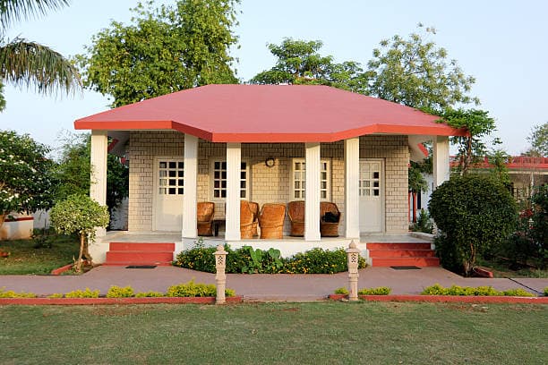 Jyotish Shastra: जानिए घर से निकलते ही किन चीजों का दिखना होता है बेहद शुभ